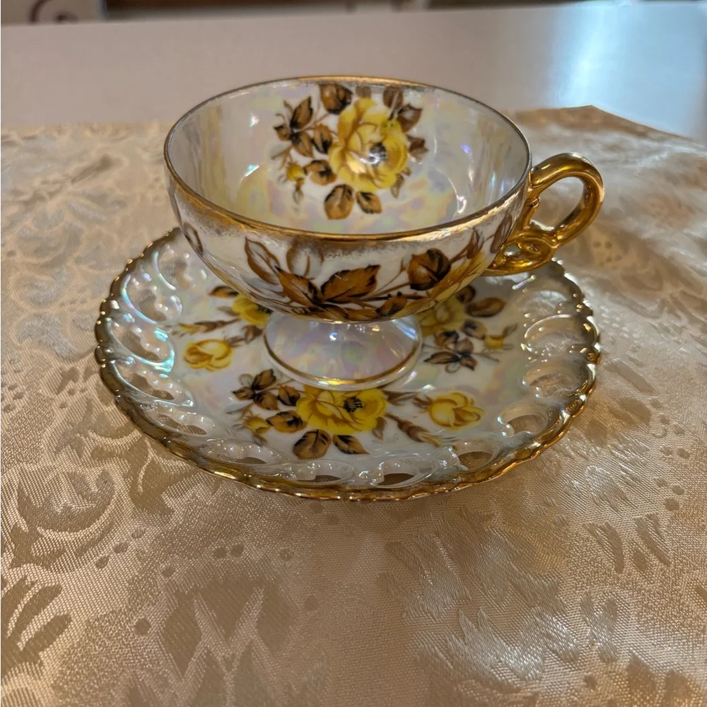 Vintage Royal Sealy Japan Teacup and Saucer - Picture 4 of 10